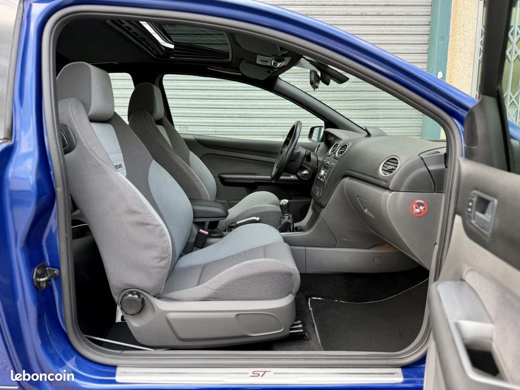 FORD FOCUS ST 2.5 225Ch MK2- Toit ouvrant - xénons - Première main (image 25)