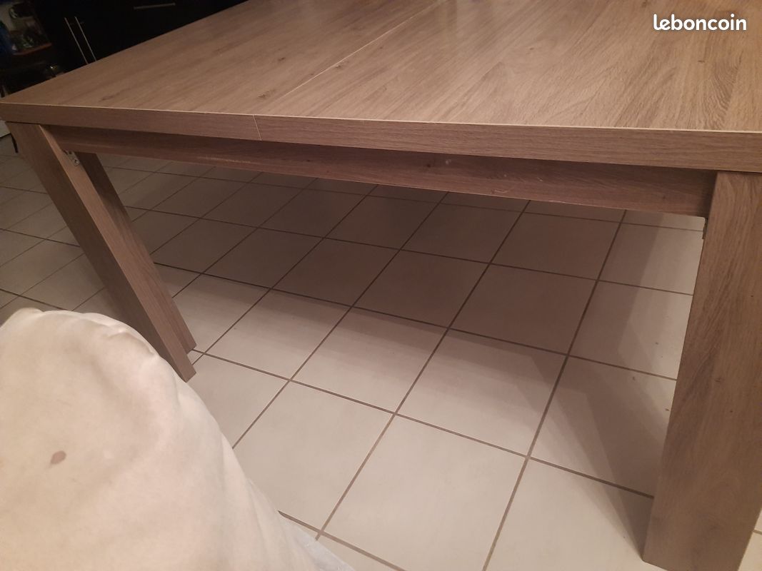Grande table carrée (image 2)