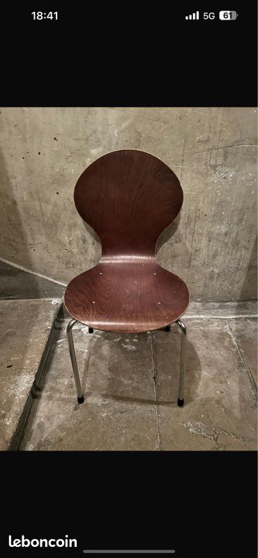 Chaise en bois (image 1)