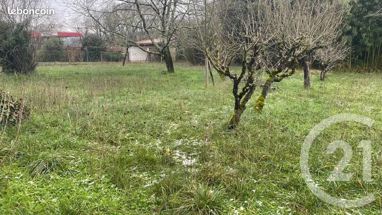 Terrain 1 600 m² Ruelle Sur Touvre