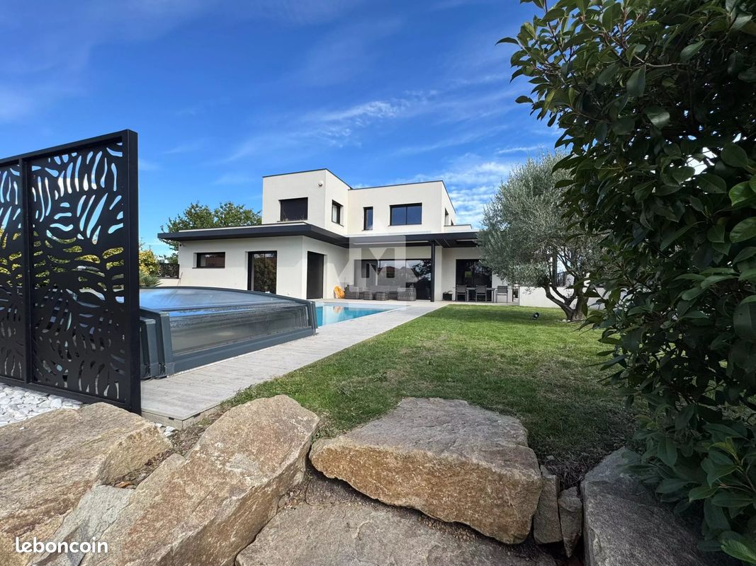 Maison 8 pièces 277 m² · à Chavaroux · 277 m² · 699 000 €