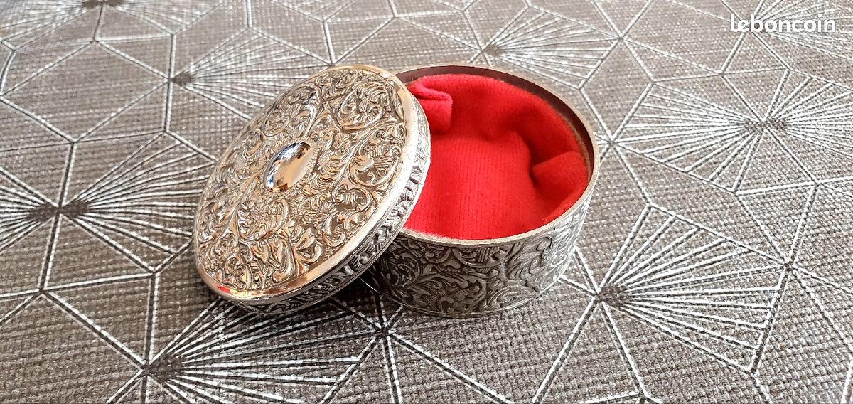 Coffret ancien en métal argenté (image 6)