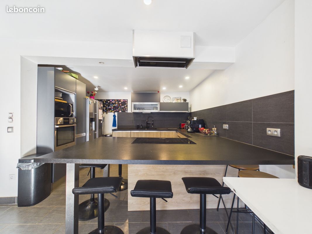 Maison 7 pièces 213 m² · à Saint-Pierre-de-Soucy · 213 m² · 469 000 €