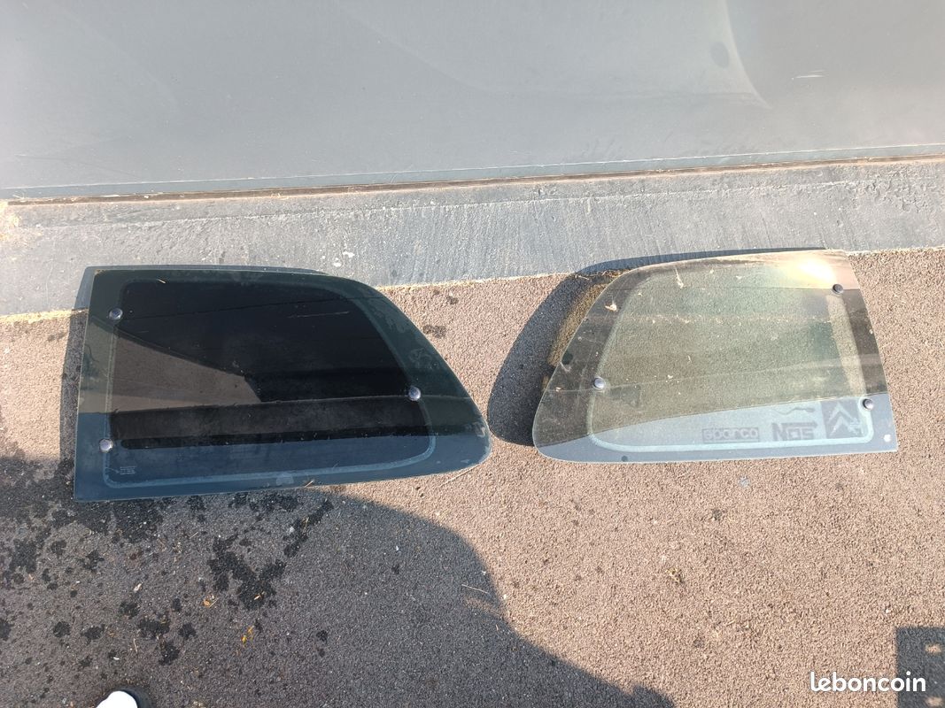 Vitres de custode arrière Citroën Saxo VTS / 106 3 portes (image 1)