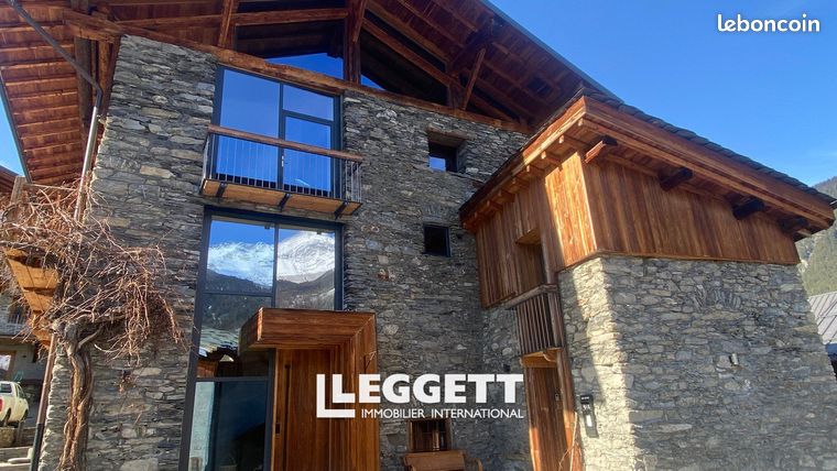 Maison 7 pièces 238 m²