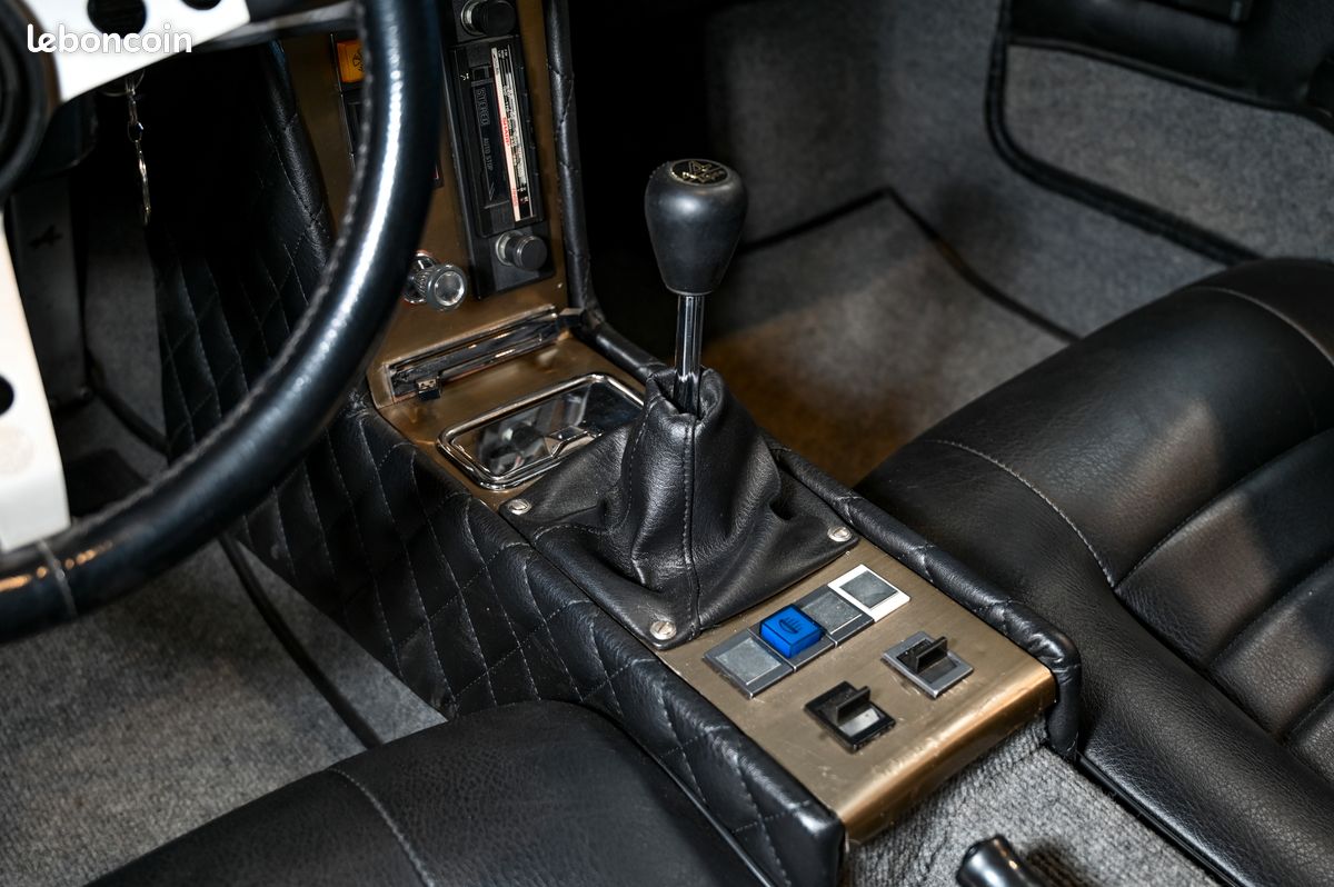 ALPINE A310 1600 VF 4 cylindres 125ch BVM5 / Conversion carburateurs 45 Weber / Rouge / Intérieur cuir noir / N° série 21532 (image 11)