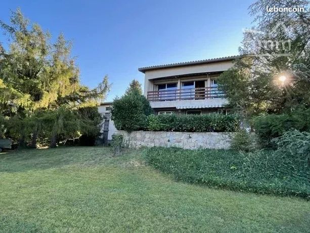 Maison 10 pièces 271 m²