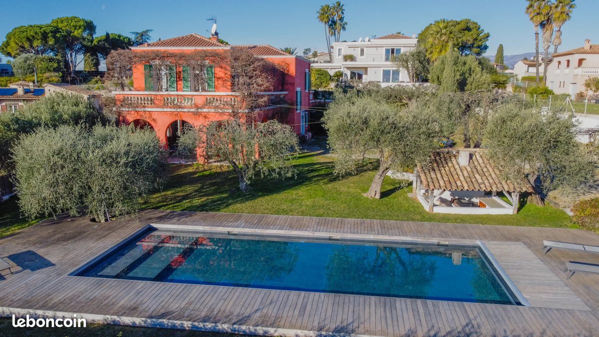 Maison 6 pièces 264 m² · à Nice · 264 m² · 8 500 €/mois