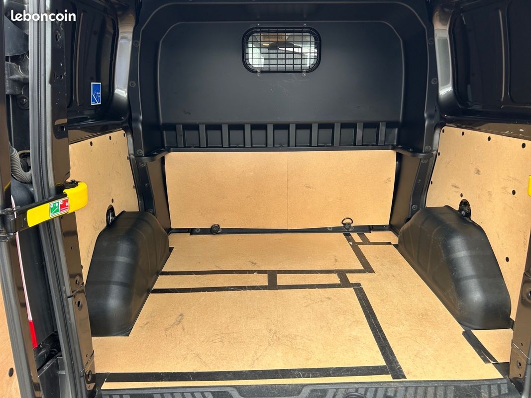 FORD TRANSIT CUSTOM CABINE APPROFONDIE 170CV BVA LIMITED 6 PLACES - CAMÉRA + ATTELAGE -PAS DE TVa (image 26)