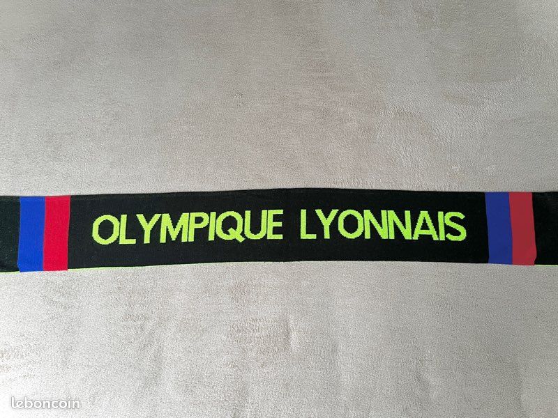 Écharpe OL Lyon Vintage Années 90 – Ancien Logo Coupe De France – Rouge