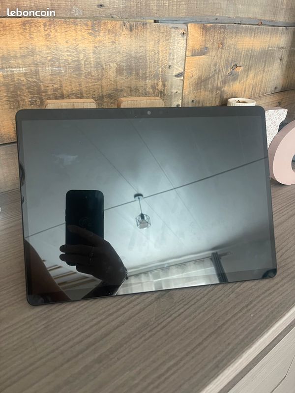 Surface Pro X (image 1)
