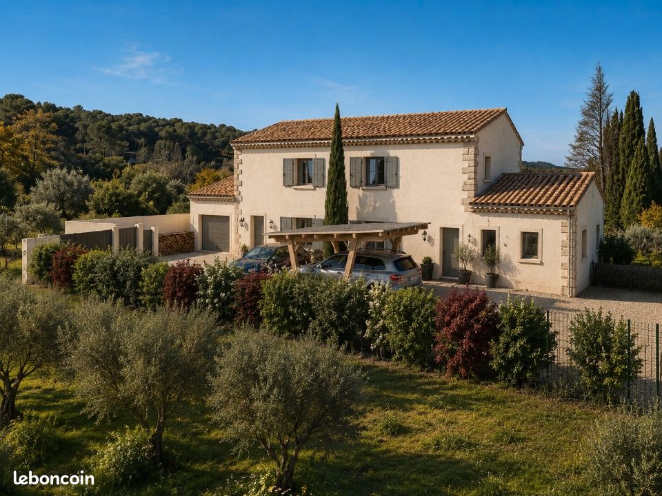 Maison 5 pièces 90 m² · à Saint-Étienne-du-Grès · 90 m² · 368 000 €