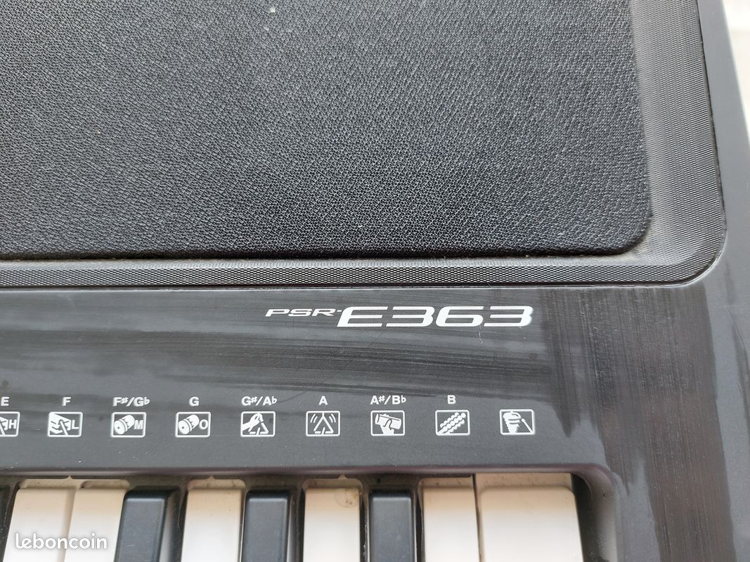 Yamaha PSR-E363 Clavier Électronique Toucher Dynamique - 61 Touches Pour Débutants