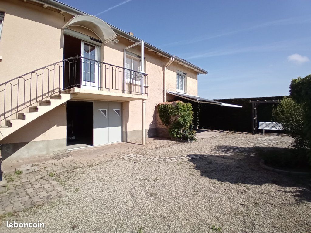 Maison 3 pièces 59 m² · à Montverdun · 59 m² · 800 €