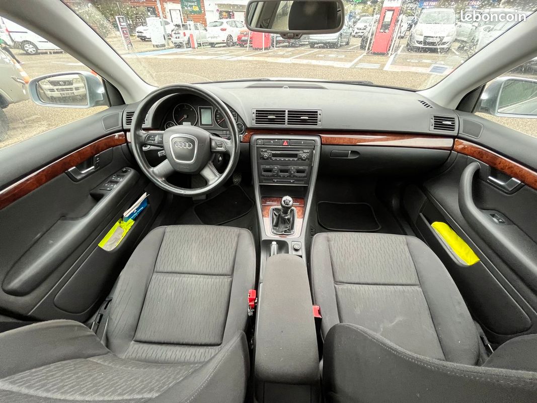 Audi A4 1.9 TDI 116cv kit distribution neuf 4 pneus neufs 4 saisons attelage (image 5)