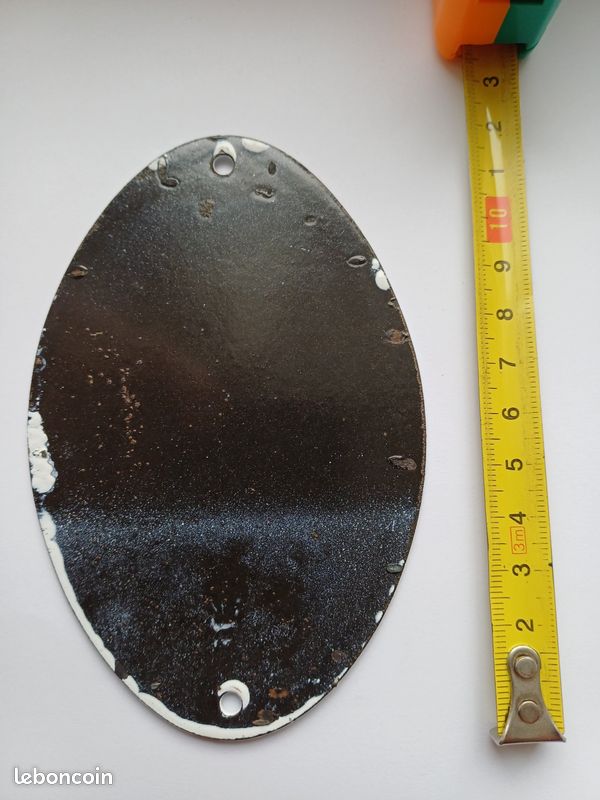 Plaque émaillée Humour 10x15cm : 'MALGRÉ LES APPARENCES, JE SUIS QUELQU'UN DE TRÈS SYMPA'
