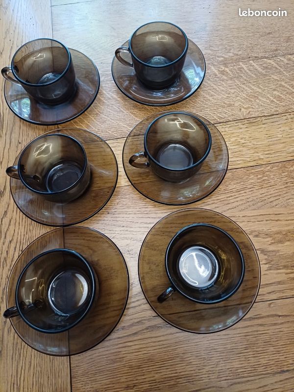 Tasses café et soucoupes (image 1)