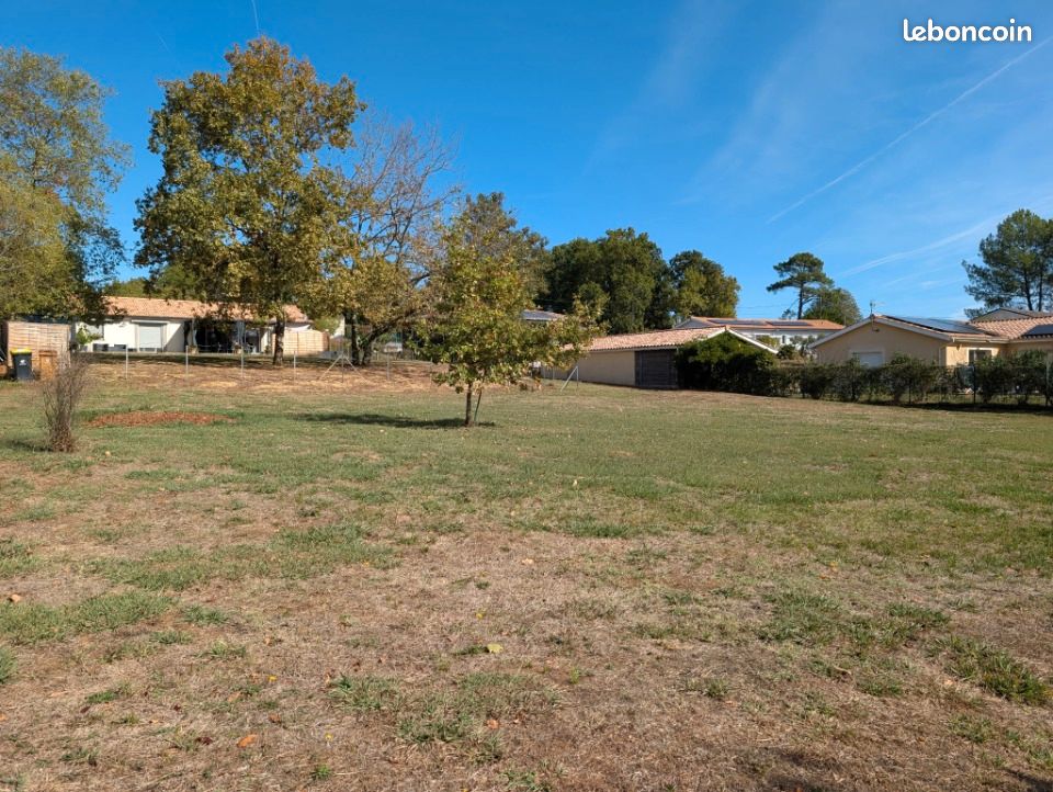 Terrain 1100 m² · à Saint-Savin · 55 000 €