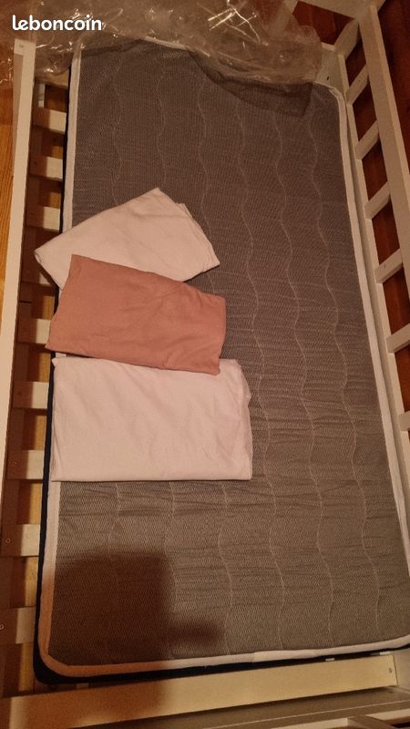 Matelas enfant + housse + draps neufs (image 1)