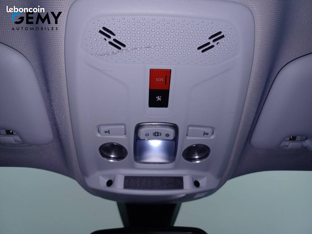 PEUGEOT 2008 PureTech 130 S&S BVM6 Allure (image 15)