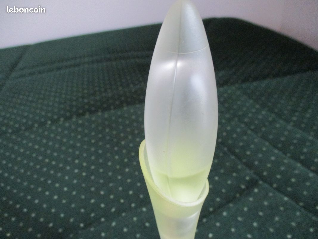 PUPA fleur verte sous verre (image 3)