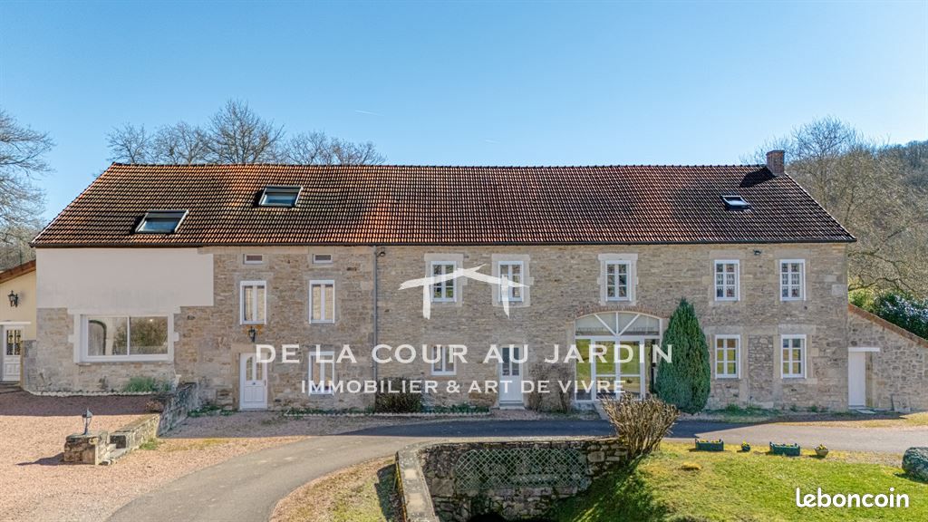 Maison 15 pièces 636 m² · à Viévy · 636 m² · 695 000 €