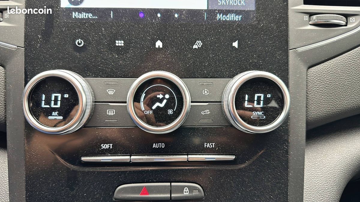 Renault megane iv berline blue dci 115 evolution (image 28)