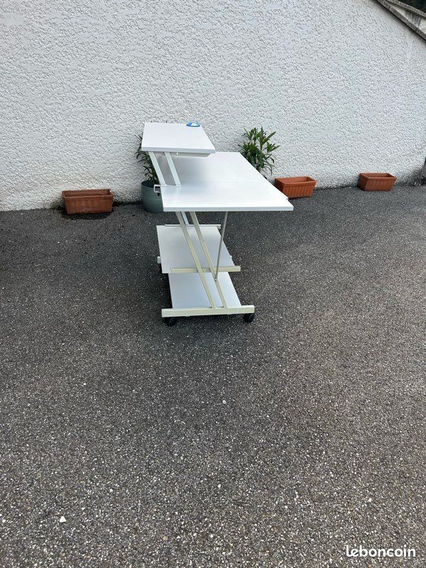 Bureau à roulette (image 2)