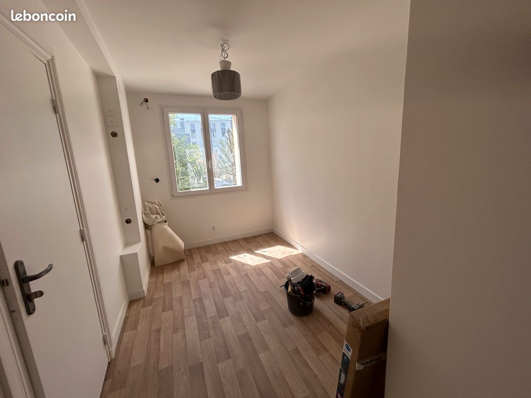 Appartement 1 pièce(s) 18 m²à louer Sainte-genevieve-des-bois