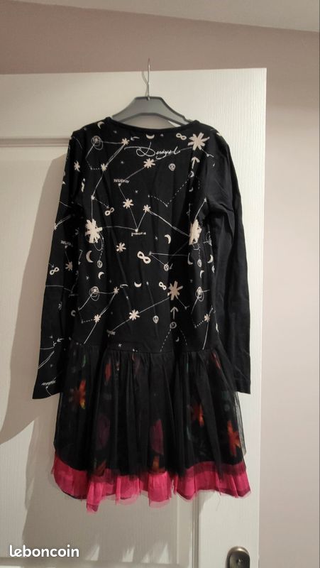 BELLE ROBE FILLE DESIGUAL TAILLE 13/14 ANS EN BON ETAT