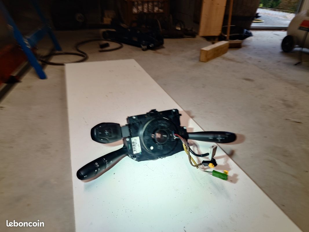 Commande au volant Peugeot 207 (image 1)