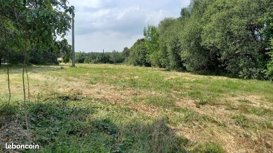 Terrain 2 500 m² Nontron · 25 000 €