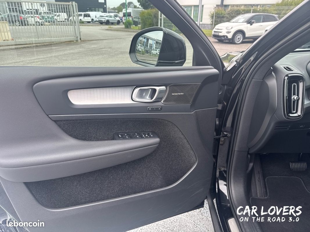 VOLVO XC40 B3 163 ch DCT7 Momentum Business (image 17)