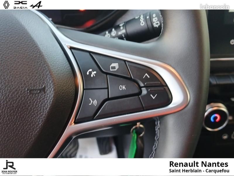 Renault Clio 1.6 E-Tech 145ch full hybrid Evolution (image 13)