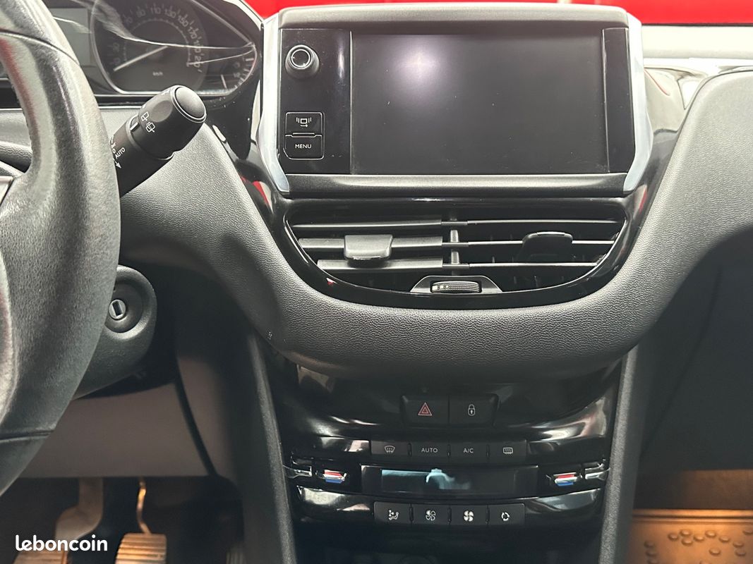 Peugeot 208 1.6 HDI 92 CH BLEUTOOH ECRAN TACTILE (image 9)