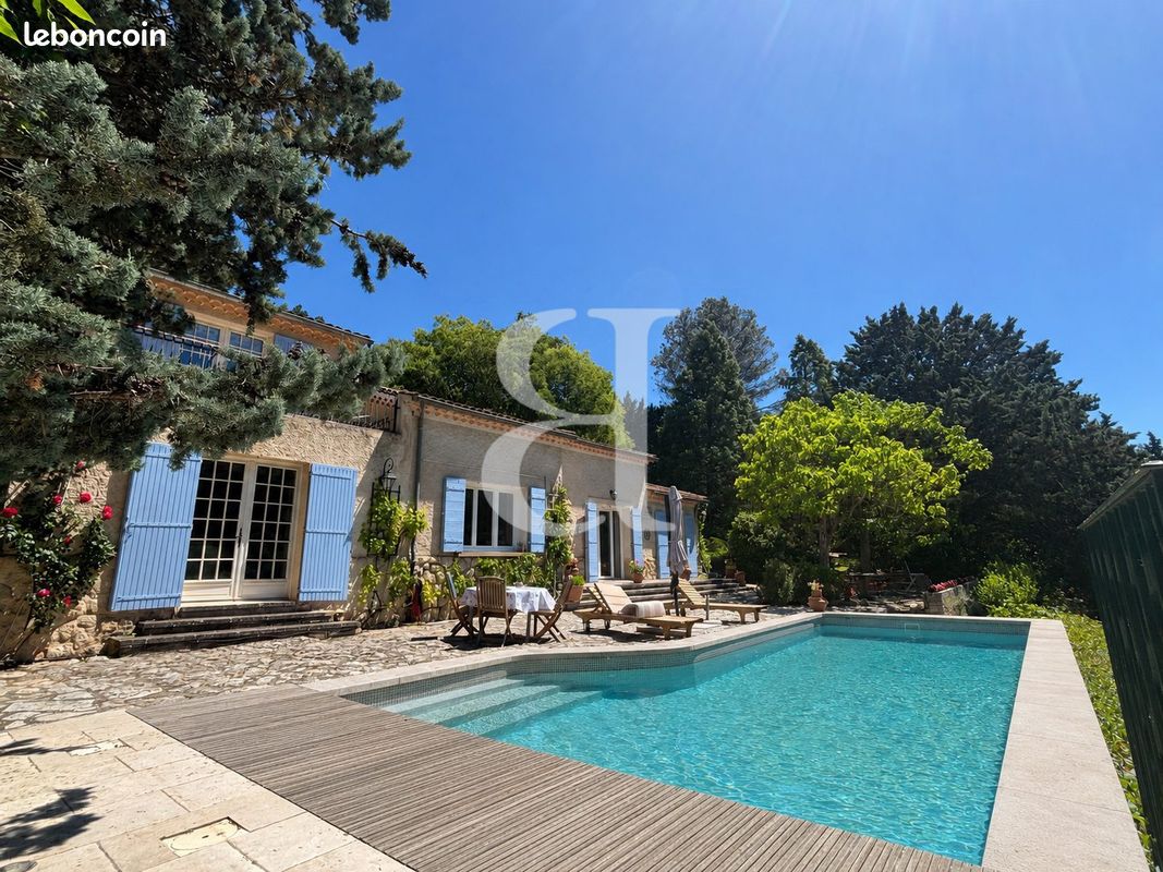 Maison 5 pièces 200 m² · à Fontaine-de-Vaucluse · 200 m² · 795 000 €