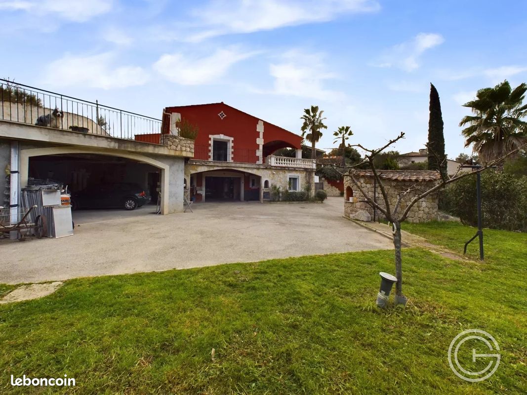 Maison 10 pièces 265 m² · à Contes · 265 m² · 725 000 €