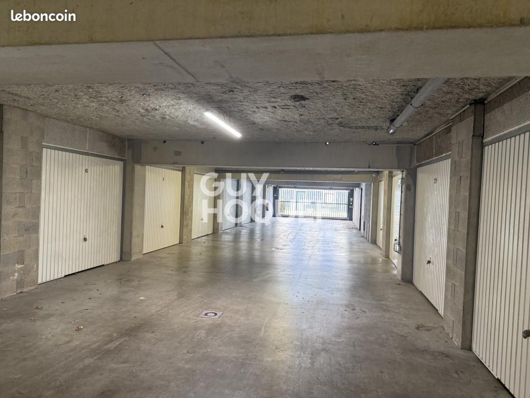 Parking Calais · 16 000 €