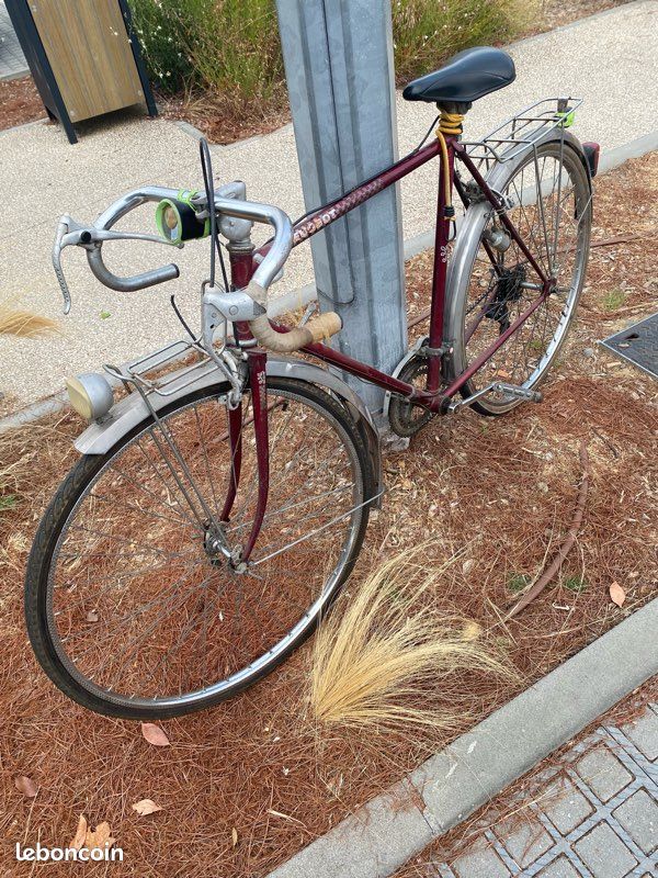 Occasion ancien étrier de frein arrière de vélo , marque STANDARD