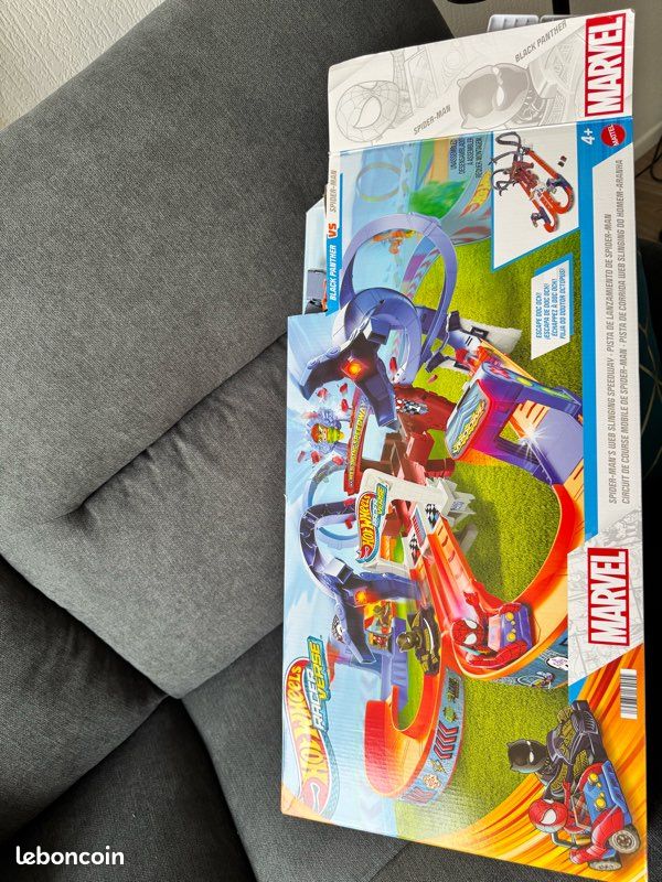 Circuit spidey et ses amies Marvel hot wheels Neuf sans véhicule