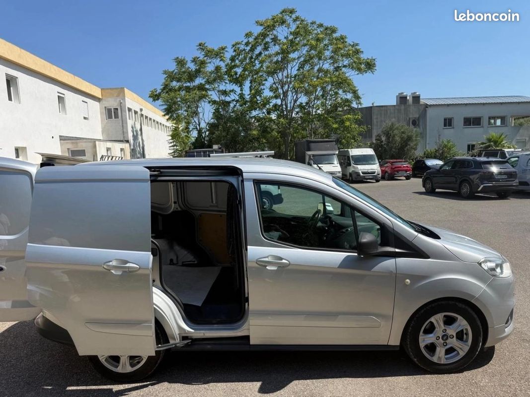 Ford Transit Courier 1.5 EcoBlue 100ch Carplay - Attelage - Pneus AR Neuf - Historique COMPLET (image 8)