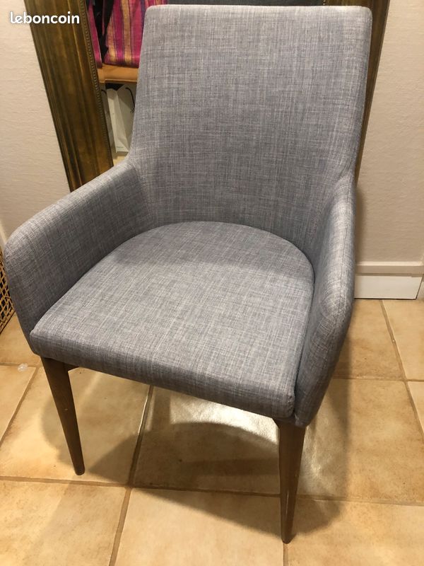 Deux chaises / fauteuils de style scandinave pieds compas avec accoudoirs tissu gris chiné (image 1)