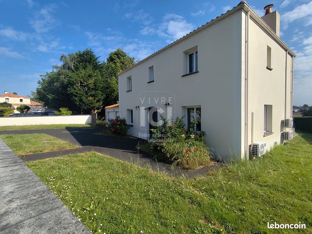 Maison 5 pièces 143 m² · à Montbert · 143 m² · 391 750 €