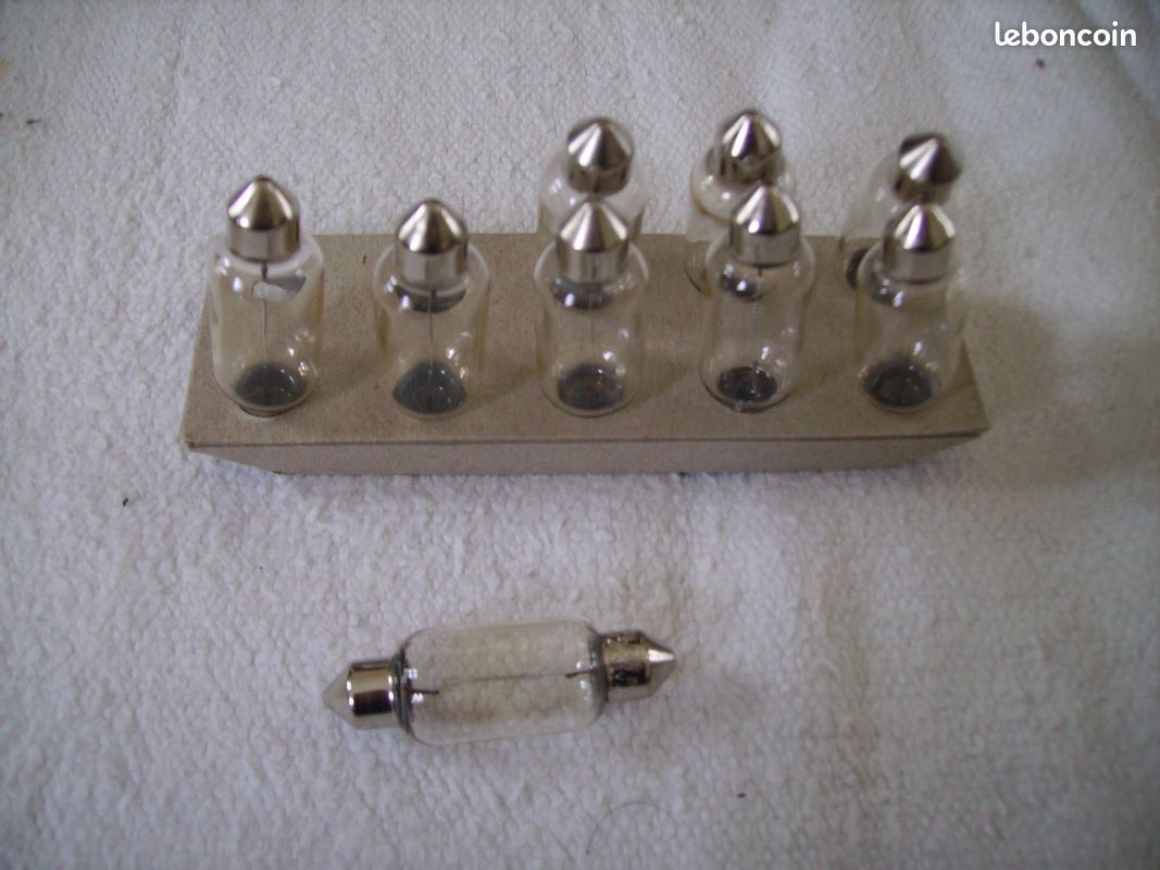 Ampoule code phare jaune en 6 Volt neuve