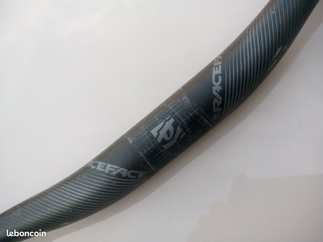 ⚠️ FAIRE OFFRE ⚠️ Cintre VTT RaceFace aeffect r (image 1)