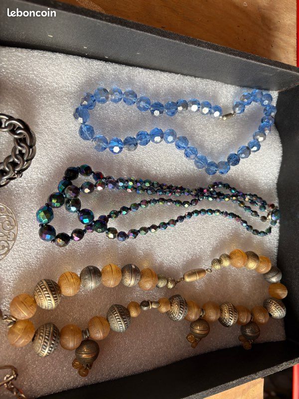 Lot De Bijoux Vintage CEASAREE - 1 Collier + 3 Broches XL, Multicolore, Occasion