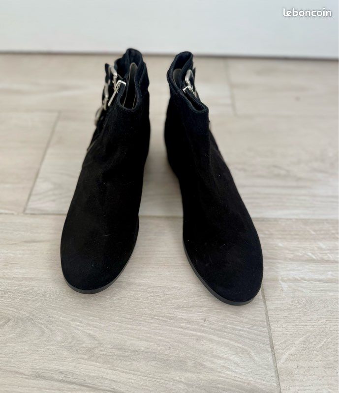 Bottines plates en daim noir (image 3)