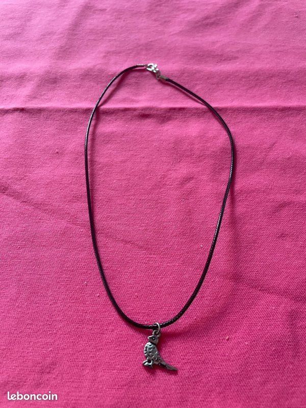 Collier avec un pendentif oiseau argenté (image 3)