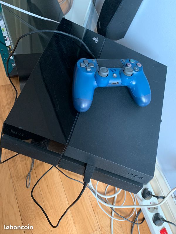 PS4 + 1 manette + Red dead redemption (image 1)