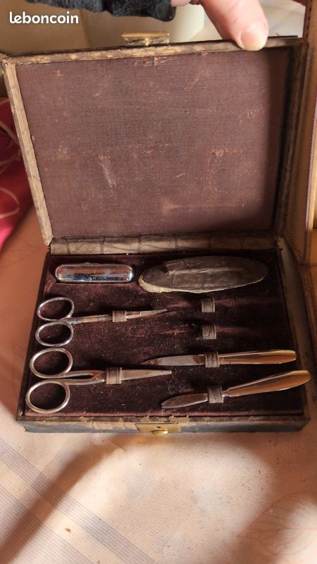 Trousse De Toilette De Voyage Noire Vintage - Avec Miroir Et Outils De Manucure, Occasion à Nettoyer